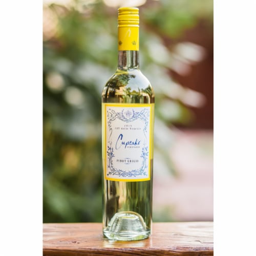 Cupcake Vineyards Pinot Grigio Italian White Wine Perspective: left