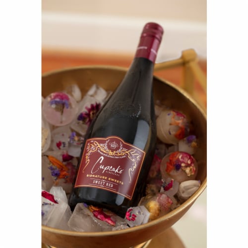 Cupcake Vineyards Signature Sweets Sweet Red Moscato Italy Wine Perspective: left