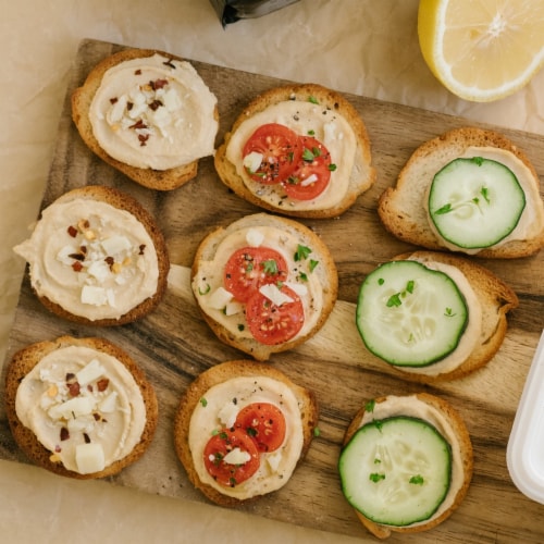 New York Style Roasted Garlic Bagel Crisps, Non-GMO Perspective: left