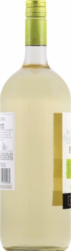Frontera Sauvignon Blanc Perspective: left