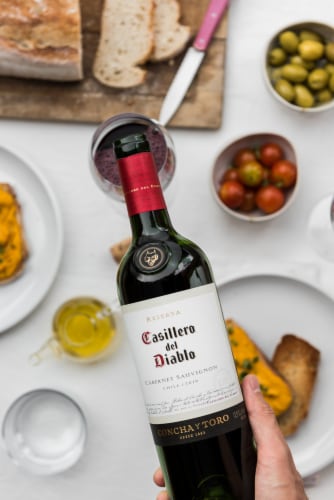 Casillero del Diablo Cabernet Sauvignon Red Wine Perspective: left
