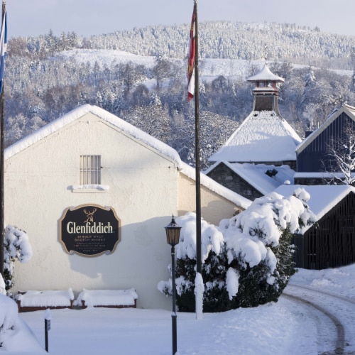 Glenfiddich 12 Year Old Single Malt Scotch Whisky Perspective: left