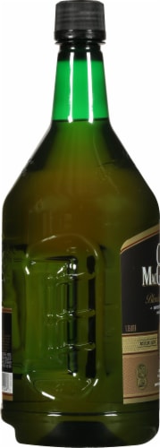 Clan MacGregor Blended Scotch Whisky Perspective: left