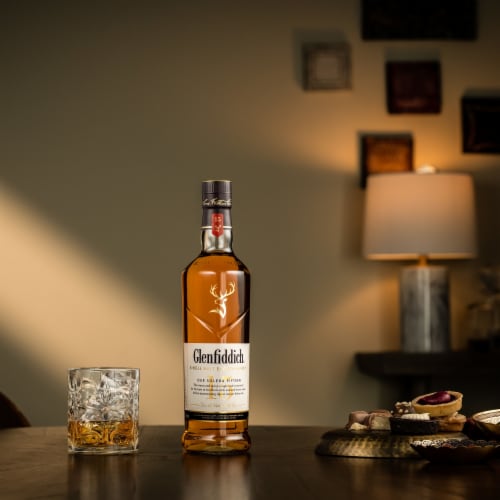Glenfiddich® 15-Year-Old Solera Reserve Single Malt Scotch Whisky Perspective: left