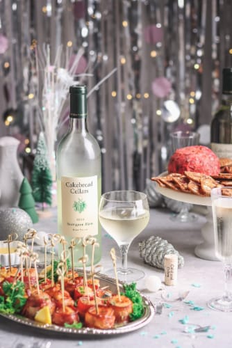 Cakebread Cellars Sauvignon Blanc Napa Valley White Wine Perspective: left