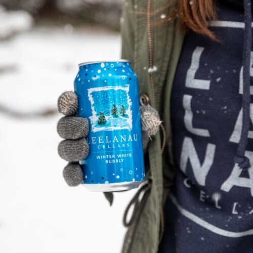 Leelanau Winter White Bubbly Sparklling Wine Can Perspective: left