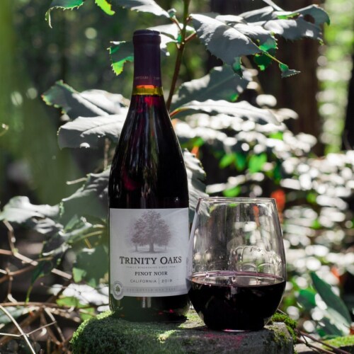 Trinity Oaks Pinot Noir California Red Wine 750 ml Perspective: left