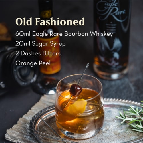 Eagle Rare 17 Year Old Kentucky Straight Bourbon Whiskey 101 Proof Perspective: left