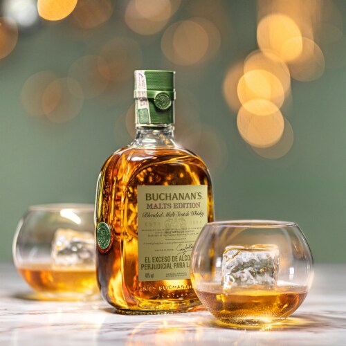 Buchanan's™ Select 15 Year Blended Malt Scotch Whisky Perspective: left