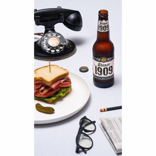 Shiner® 1909 Lager Craft Beer Perspective: left