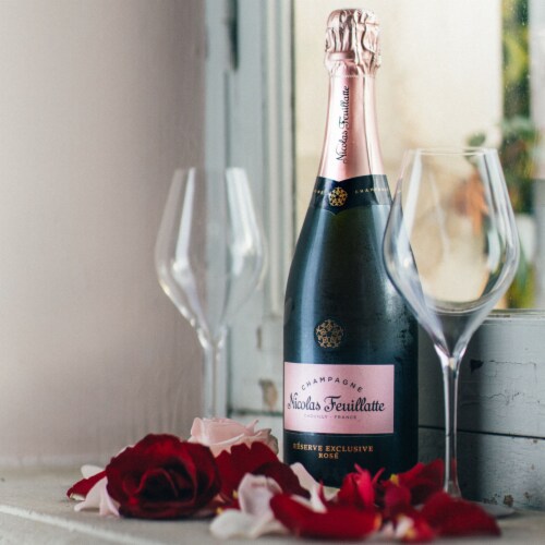 Champagne Nicolas Feuillatte Réserve Exclusive Rosé Champagne French Rosé Sparkling Wine Perspective: left