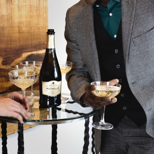 Domaine Ste Michelle Brut Washington Sparkling Wine Perspective: left
