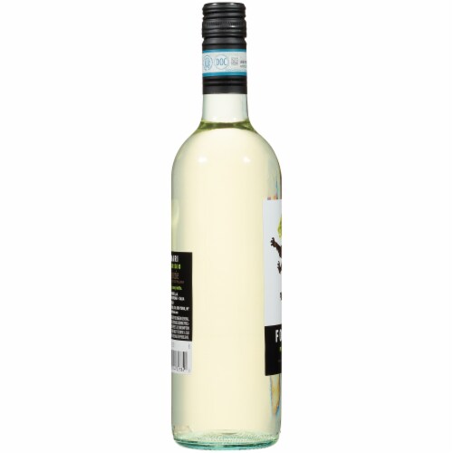 Folonari Pinot Grigio White Wine Perspective: left