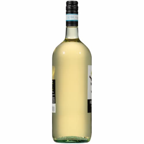 Folonari Pinot Grigio White Wine Perspective: left