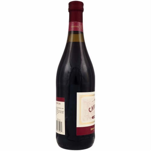 Cavicchioli Lambrusco Dolce Red Wine Perspective: left