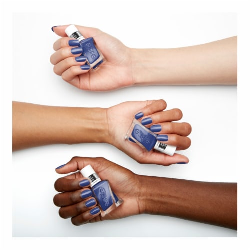 gel couture by essie Vegan Nail Polish Statement Peace Perspective: left