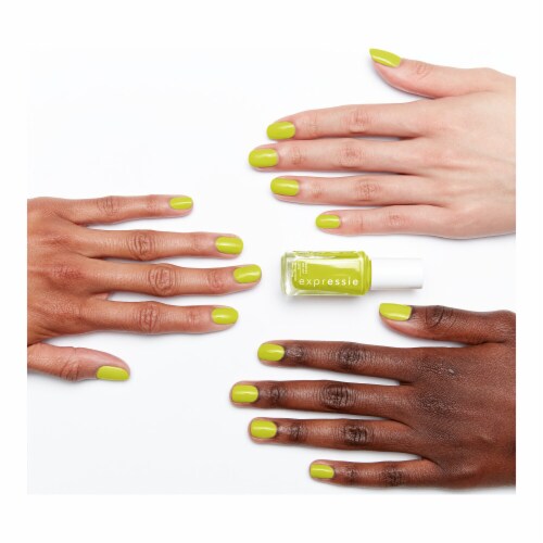 Essie Expressie Vegan Quick-Dry Nail Polish Main Character Moment Perspective: left