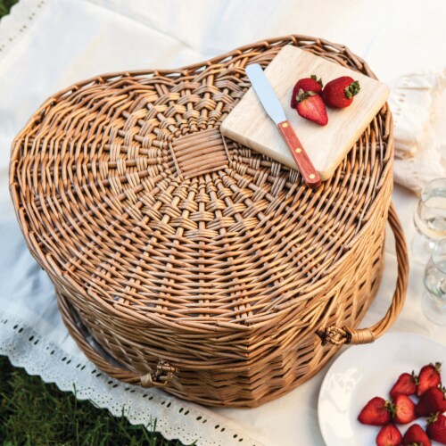 Heart Picnic Basket, Antique White Perspective: left