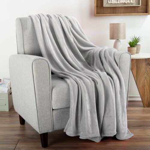 Lhc Oversized Fleece Throw Blanket 60X70 Soft Plush Microfiber Machine Washable Choice Blue 60 x 70 in. Mariano s