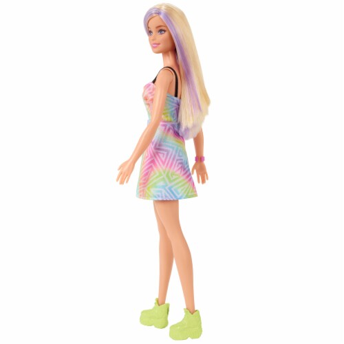 Mattel Barbie 190 Fashionistas Doll Perspective: left