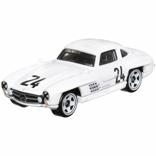 Mattel® Hot Wheels® Vintage Racing Club™ 1954 Mercedes Benz 300 SL Toy Car Perspective: left