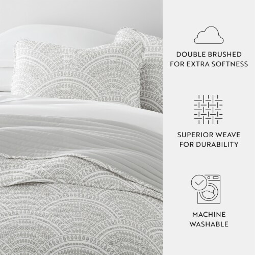 Linen Studio™ Soft Quilt Coverlet Bedding Set - Pattern/Solid Reversible Perspective: left
