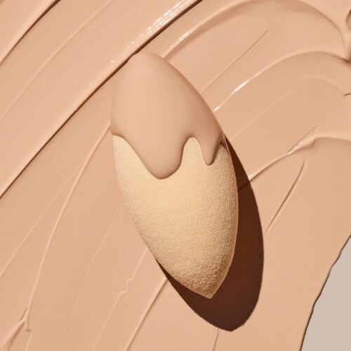 e.l.f. Cosmetics Camo Concealer Sponge Perspective: left