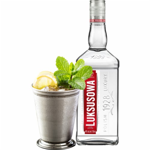 Luksusowa Vodka Perspective: left