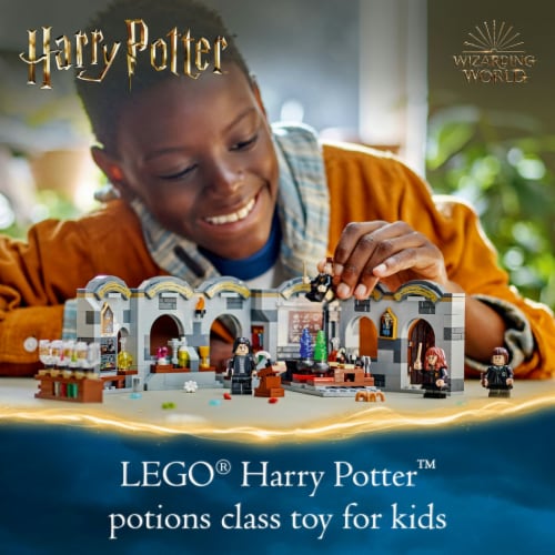 LEGO® Harry Potter™ Hogwarts™ Castle Perspective: left