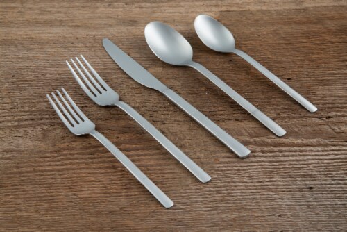 Cambridge Silversmiths Scout Flatware Set - Sand Perspective: left