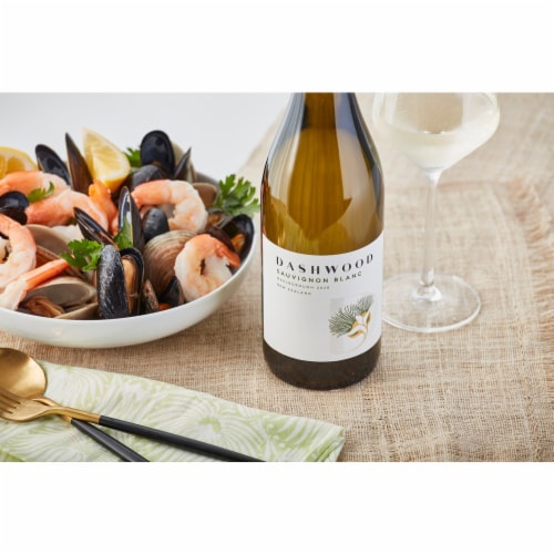 Dashwood Sauvignon Blanc New Zealand White Wine Perspective: left