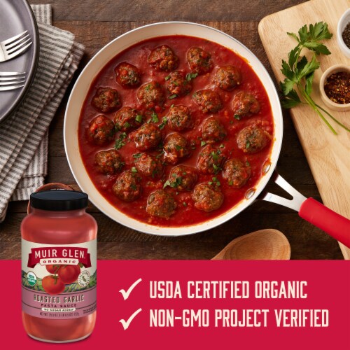 Muir Glen Organic Tomato Roasted Garlic Pasta Sauce Perspective: left