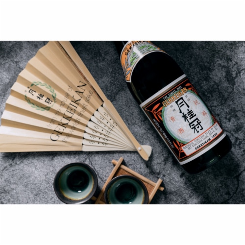 Gekkeikan Junmai Sake Perspective: left