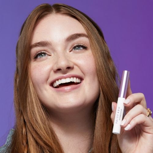 Kiss Falscara Overnighter Mascara Perspective: left