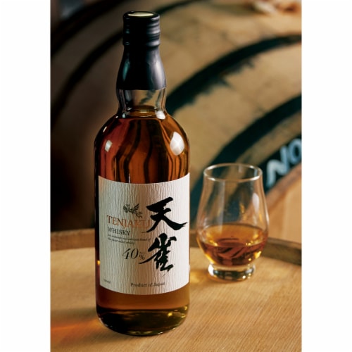 Tenjaku Blended Whisky Perspective: left