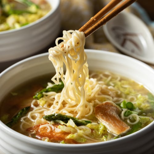 Thai Kitchen Gluten Free Garlic & Vegetable Instant Rice Noodle Soup Perspective: left