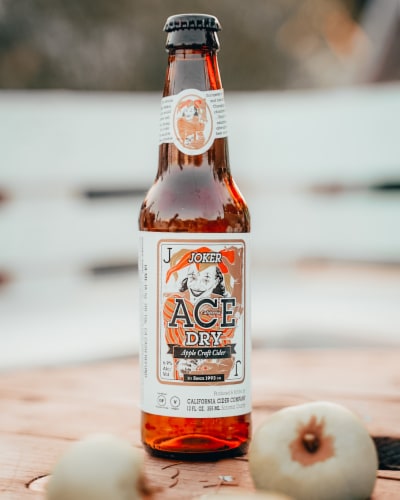 Ace Joker Dry Hard Cider Perspective: left