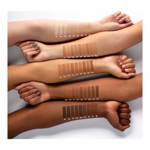 NYX Professional Makeup Can't Stop Won't Stop Foundation Full Coverage Matte 04 Light Ivory Perspective: left