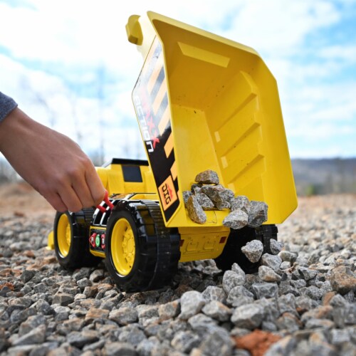 Maxx Action Motorized 2-in-1 Dig Rig Perspective: left