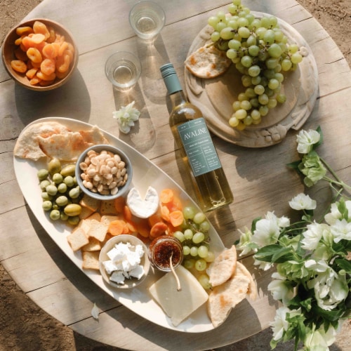 Avaline Organic Spanish White Wine Perspective: left