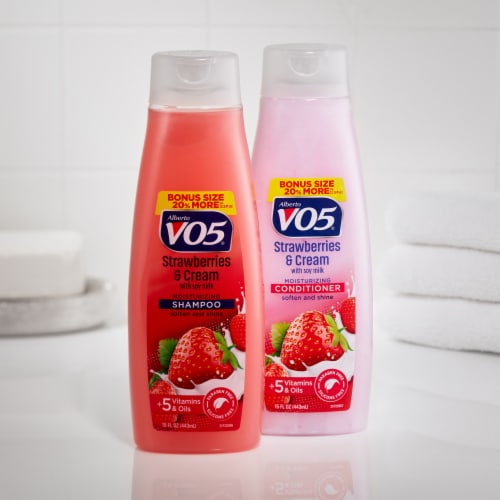VO5® Strawberries & Cream Moisturizing Conditioner Perspective: left