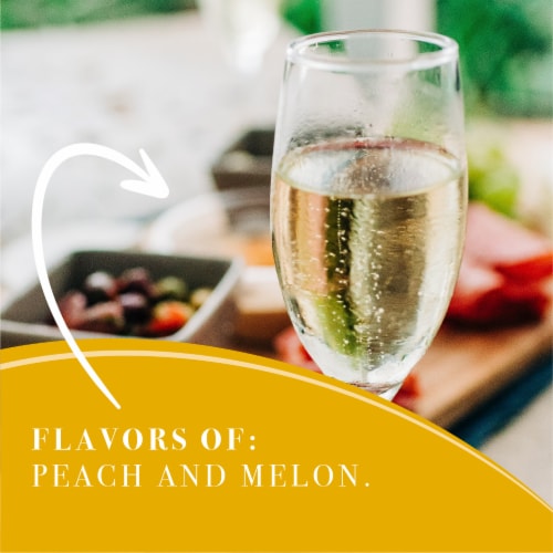 Dellatorri Sparkling Moscato White Wine Perspective: left