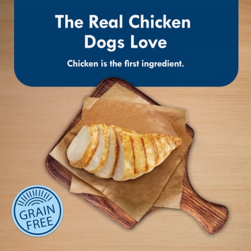 Blue Buffalo Delights Natural Roasted Chicken Flavor in Gravy Adult Small Breed Wet Dog Food Cup Perspective: left