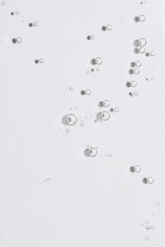 Kristin Ess Deep Clean Clarifying Shampoo Perspective: left