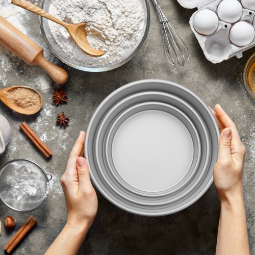 3-Piece Cake Pan Set, 4 , 6 , 8 Round Aluminum Pans - 2 Deep Perspective: left