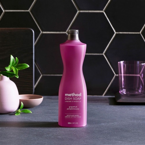 METHOD Dish Soap Grapefruit Perspective: left