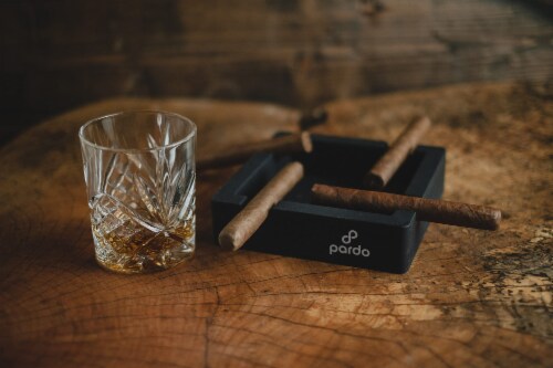 PARDO Black Cigar Ashtray, Unbreakable Silicone, 1 Pack, 4xCigar Holder Perspective: left