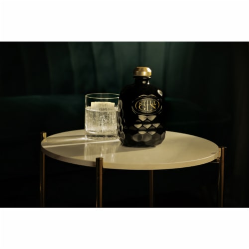 Still G.I.N. Dry Gin Perspective: left