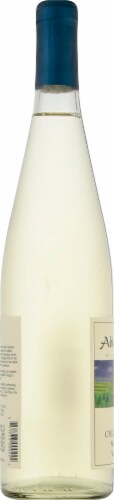 Chloe's Breeze Muller-Thurgau Perspective: left