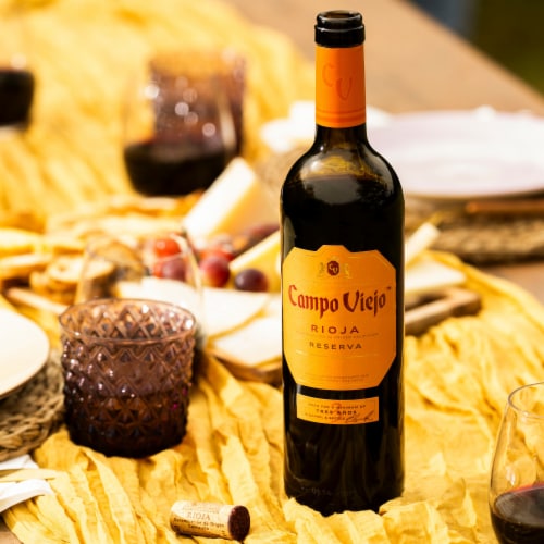 Campo Viejo Reserva Tempranillo Spain Red Wine Perspective: left